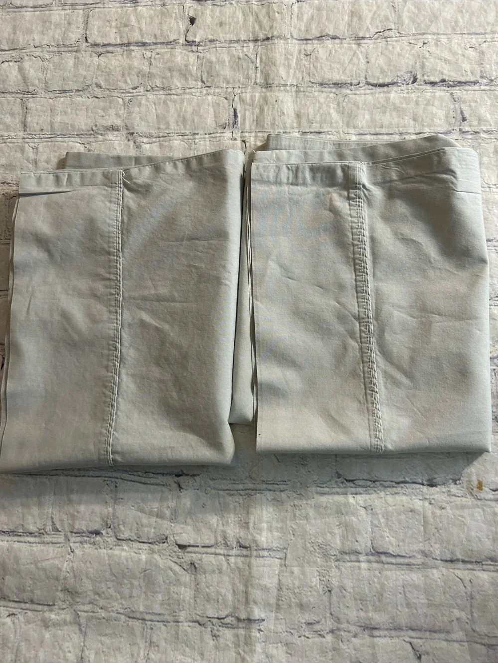POTTERY BARN 100% ORGANIC COTTON LIGHT GREY STANDARD SIZE (2) PILLOW CASES 2021